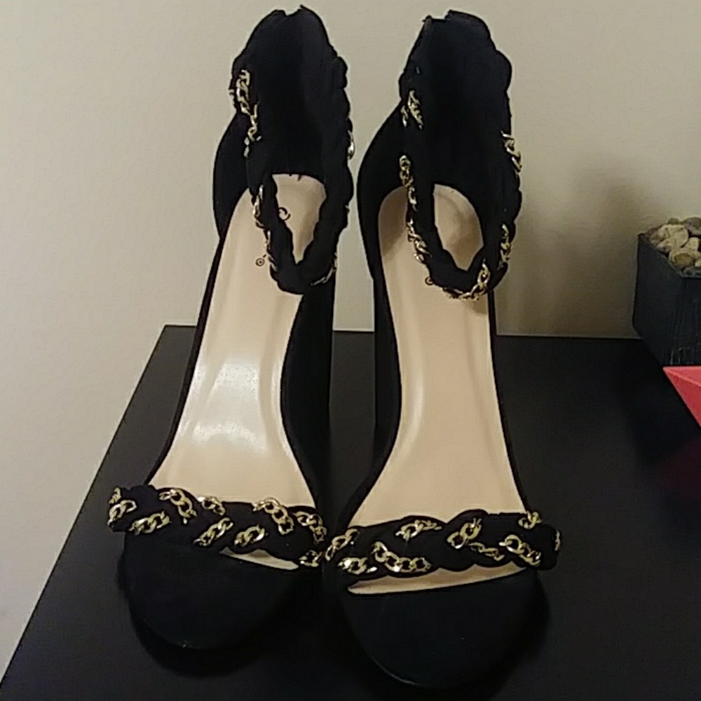 Shoes - Picture 2 of 4